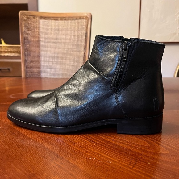 Shoe the Bear Women’s Black Chelsea Boots Size 38 (7.5-8) NWT - Picture 2 of 9